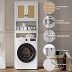 Armario de Almacenamiento para Inodoro Estilo Rústico Blanco con Puertas de Ratán Natural, Estante Ajustable, Organizador de Baño Versátil