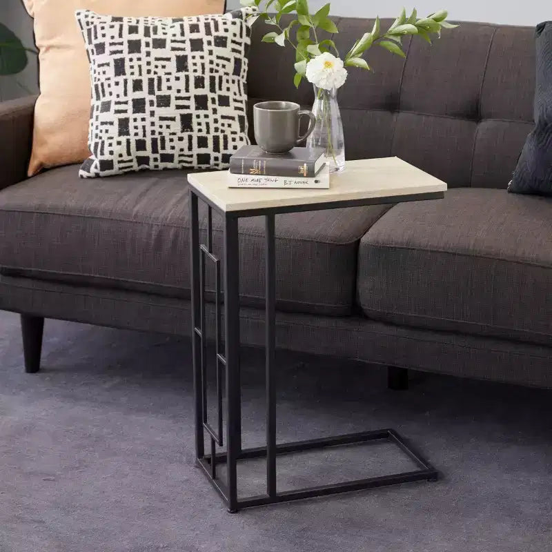 Mesa Auxiliar de Sofá Moderna de Hierro y Madera con Forma de C, Marco Negro, 19x10x26 pulg.